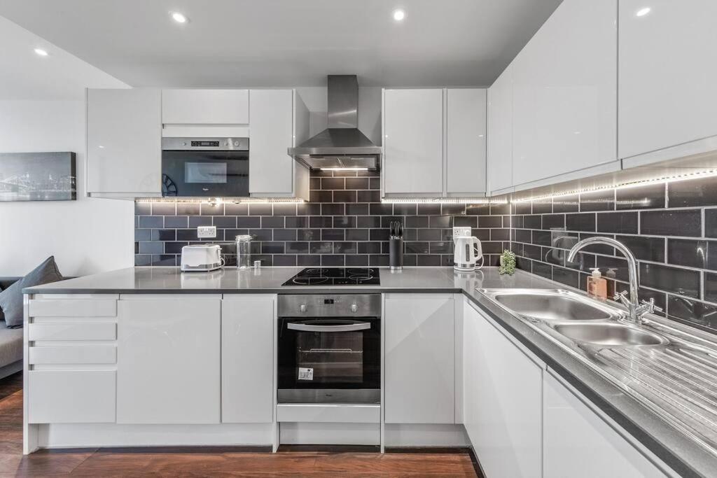New Apartment 20 Mins From Waterloo London Bp36 外观 照片
